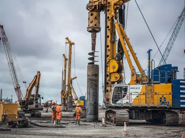 Duże średnice i głębokości wiercenia? To żaden problem dla solidnych wiertnic Bauer z linii V.