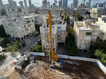 Perforatrice BAUER BG 28 H con BT 85